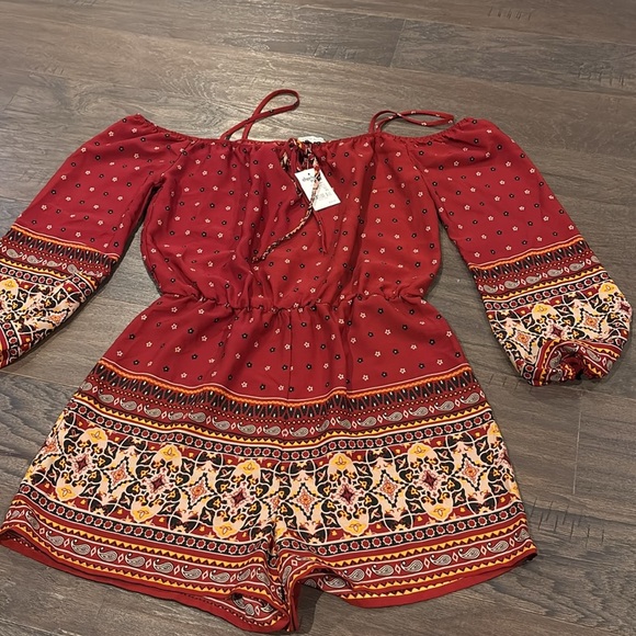 Charlotte Russe Paisley print off or on shoulder long sleeve Jumpsuit Romper - Picture 2 of 14
